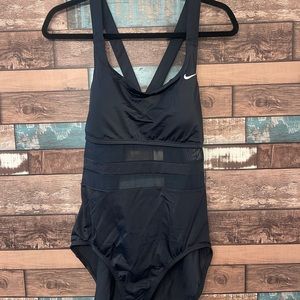 Nike Women's Solid & Mesh V Back One Piece Swimsuit. Black, size XL. NWT.